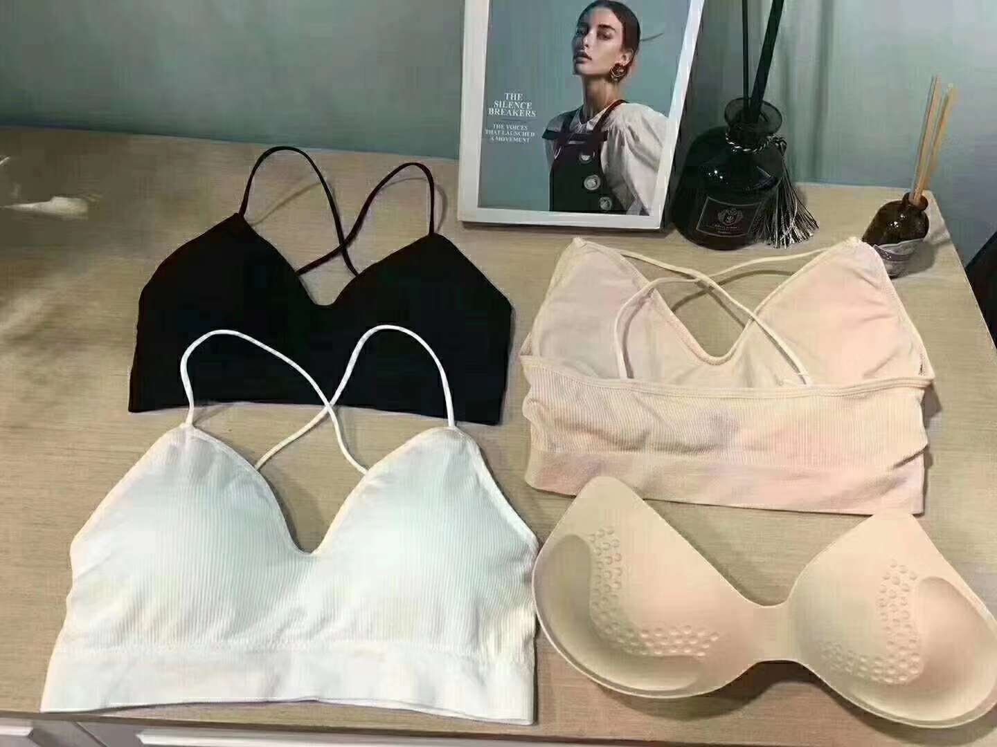 Color: White, black, apricot thumbnail
