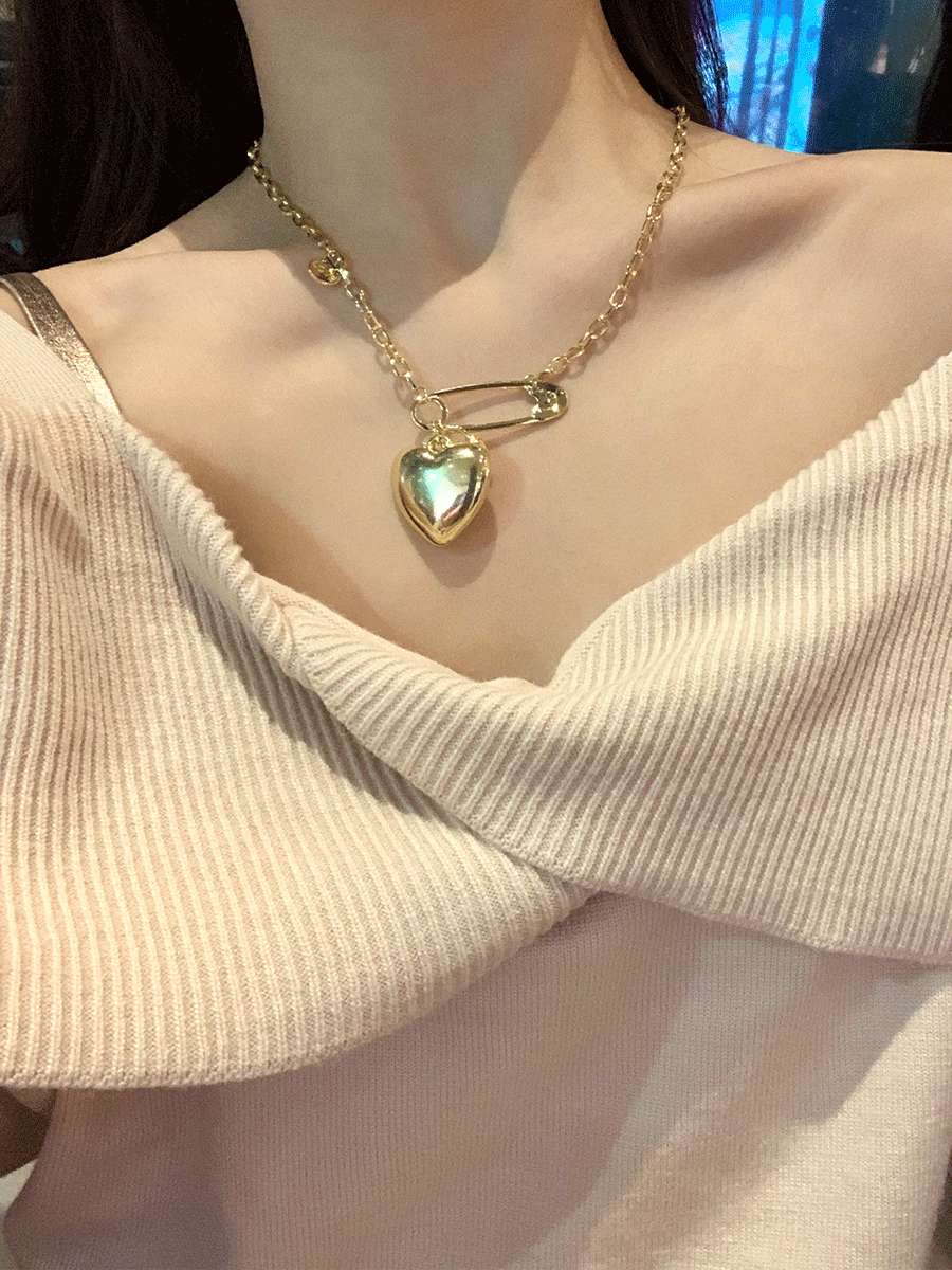European and American cold style metal heart-shaped necklace, female collarbone chain, exaggerated heart-shaped pendant, trendy Internet celebrity choker undefined