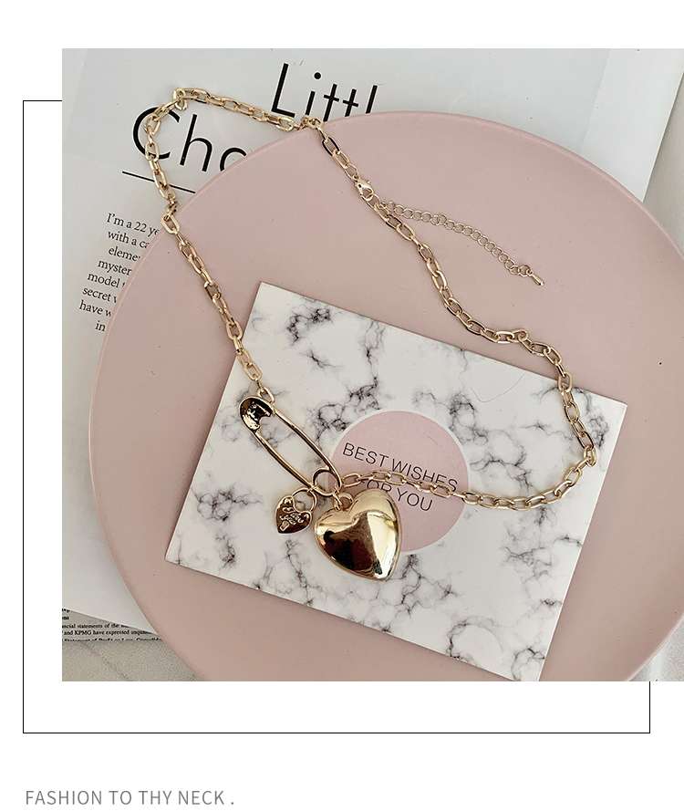 European and American cold style metal heart-shaped necklace, female collarbone chain, exaggerated heart-shaped pendant, trendy Internet celebrity choker detail image 2