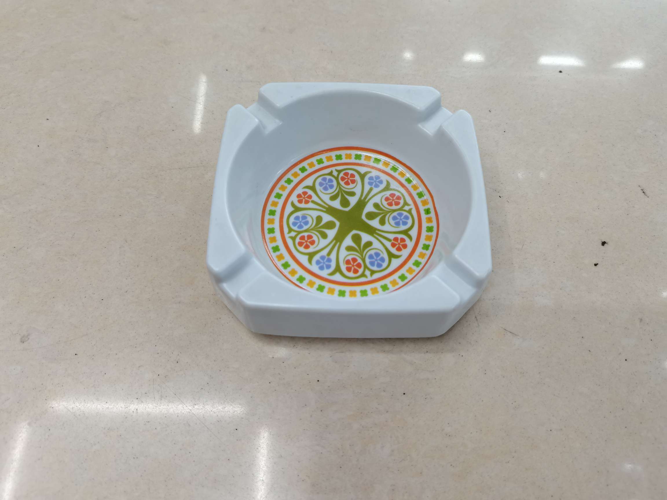 06烟灰缸细节图