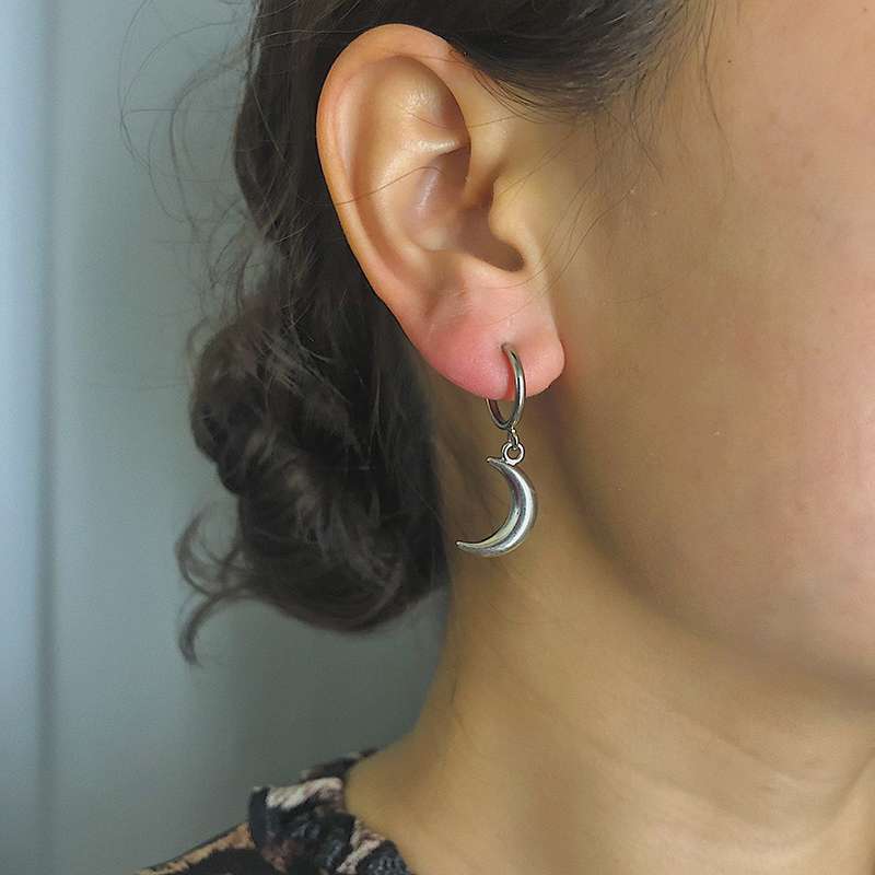 Shell star moon stud earrings, European and American ins style, stylish and unique, versatile short pendant, slimming face, cold style ear ring earrings details Picture