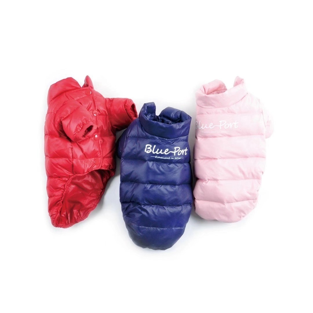 ‘爆款羽绒服。亲民的价格 简约的设计。三个经典色 搭配各类时尚单品都可以。