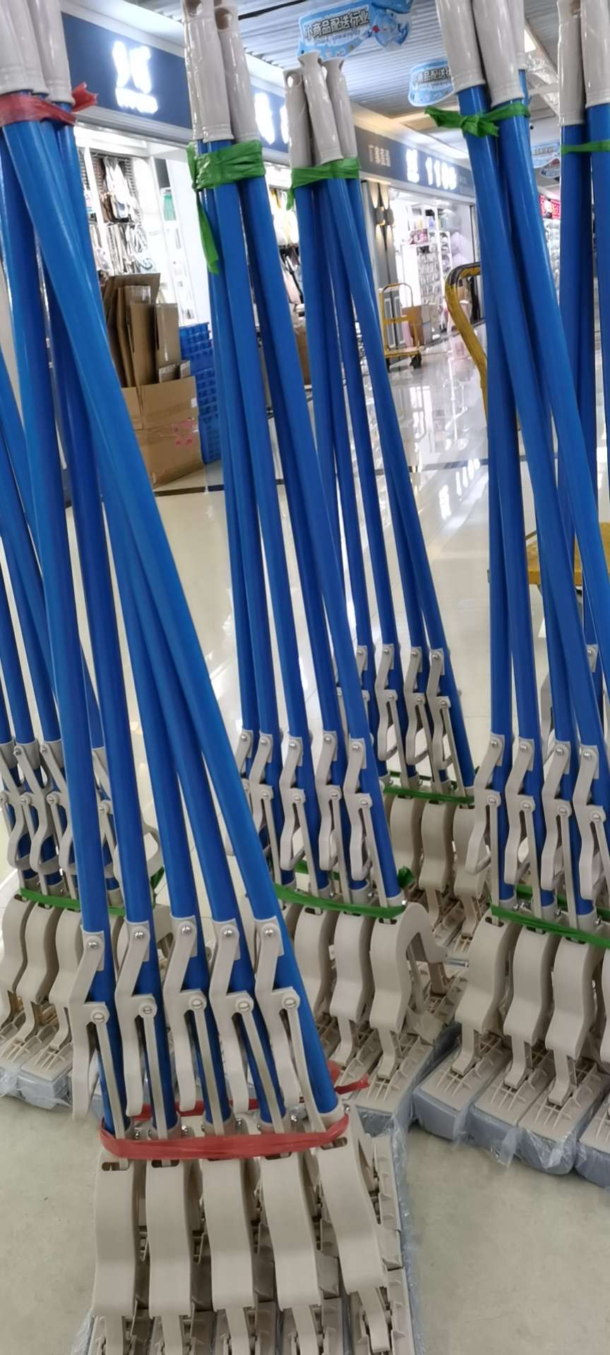 Water-absorbing sponge mop head, folding household rubber cotton mop, lazy person's floor mop, rotating hand wash, dry and wet dual-purpose Item Picture