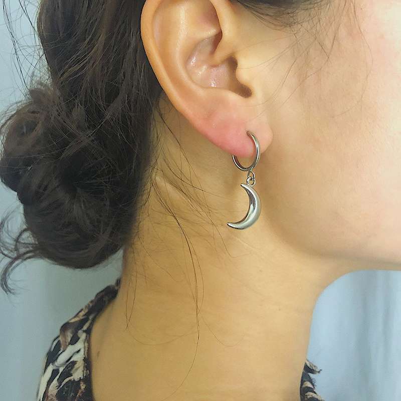 Shell star moon stud earrings, European and American ins style, stylish and unique, versatile short pendant, slimming face, cold style ear ring earrings Specification image