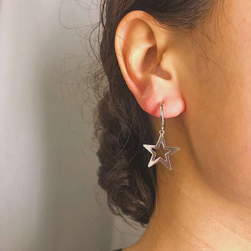 Shell star moon stud earrings, European and American ins style, stylish and unique, versatile short pendant, slimming face, cold style ear ring earrings Application Scenario