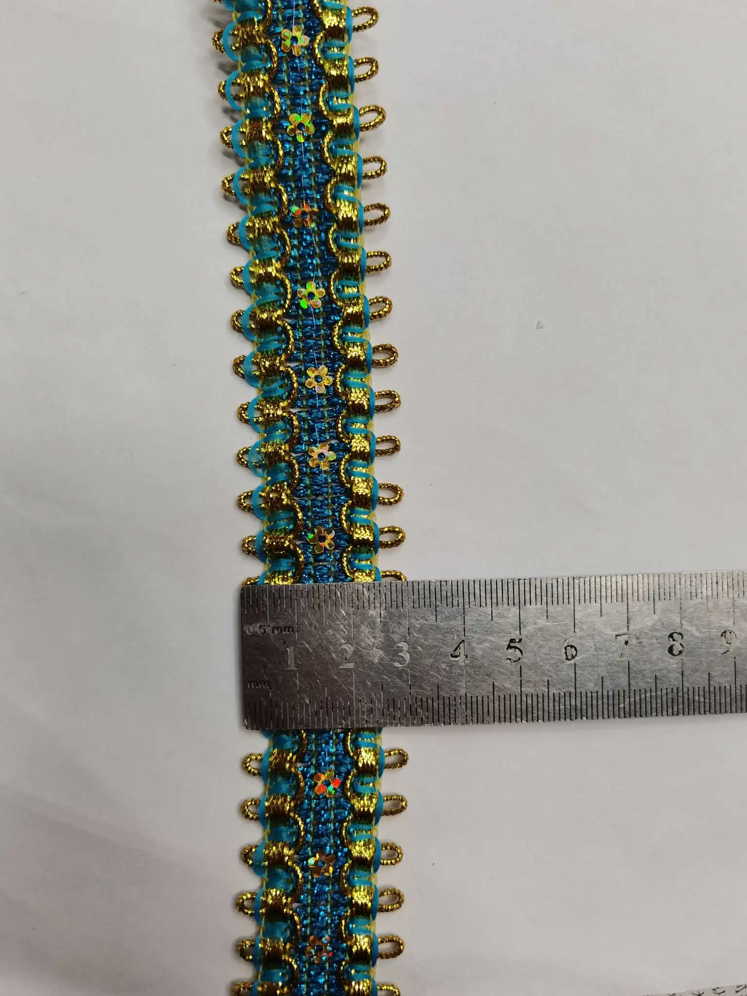Sequined double-sided pagodas detail image 3