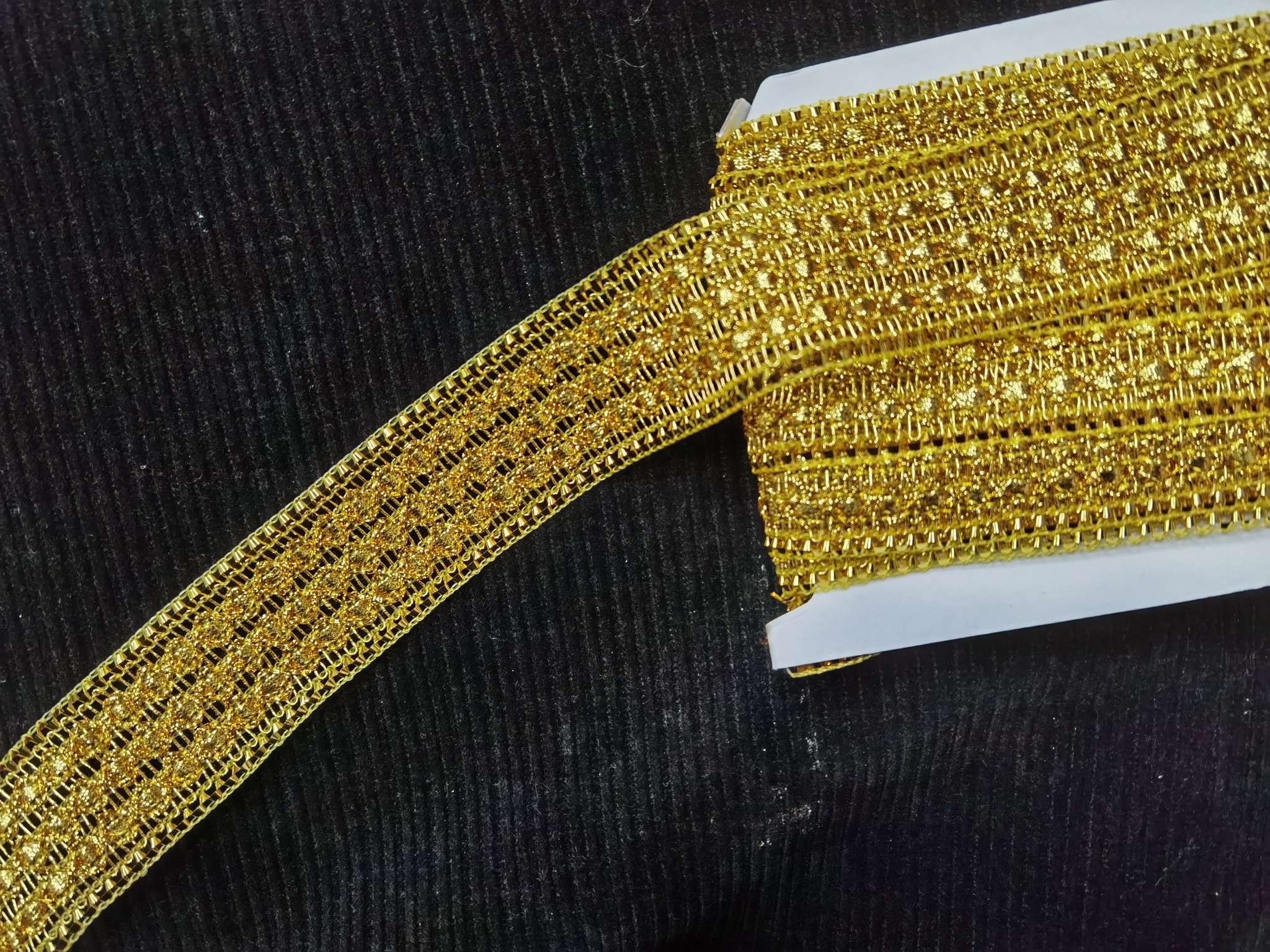 Small diamond-shaped wide lace detail image 5