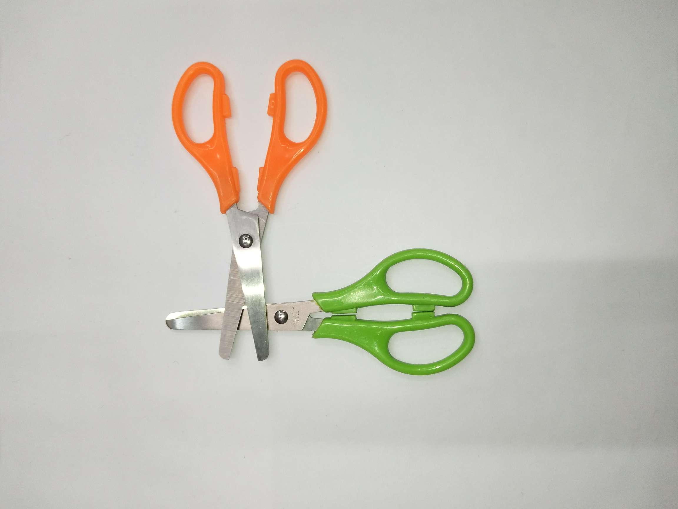65 Office scissors, student scissors, stationery scissors, office cultural supplies, stationery supplies 13 x 5.5 cm, 720 pieces per piece 3 Application Scenario