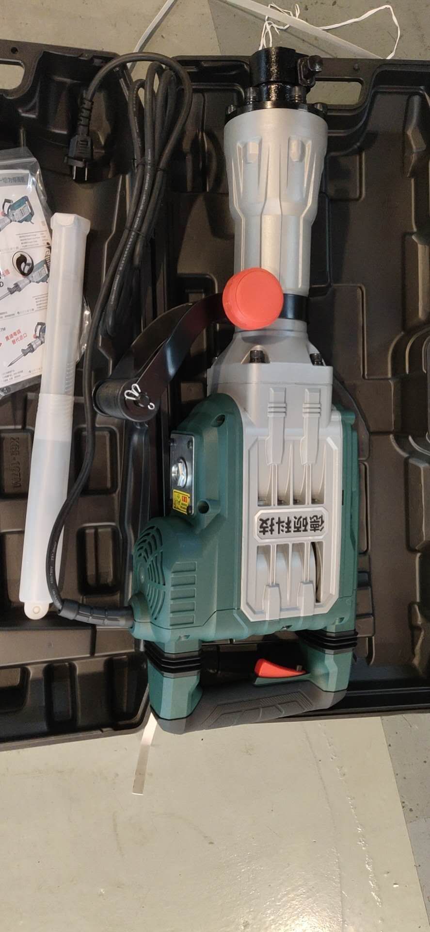 Type 107 electric pickaxe