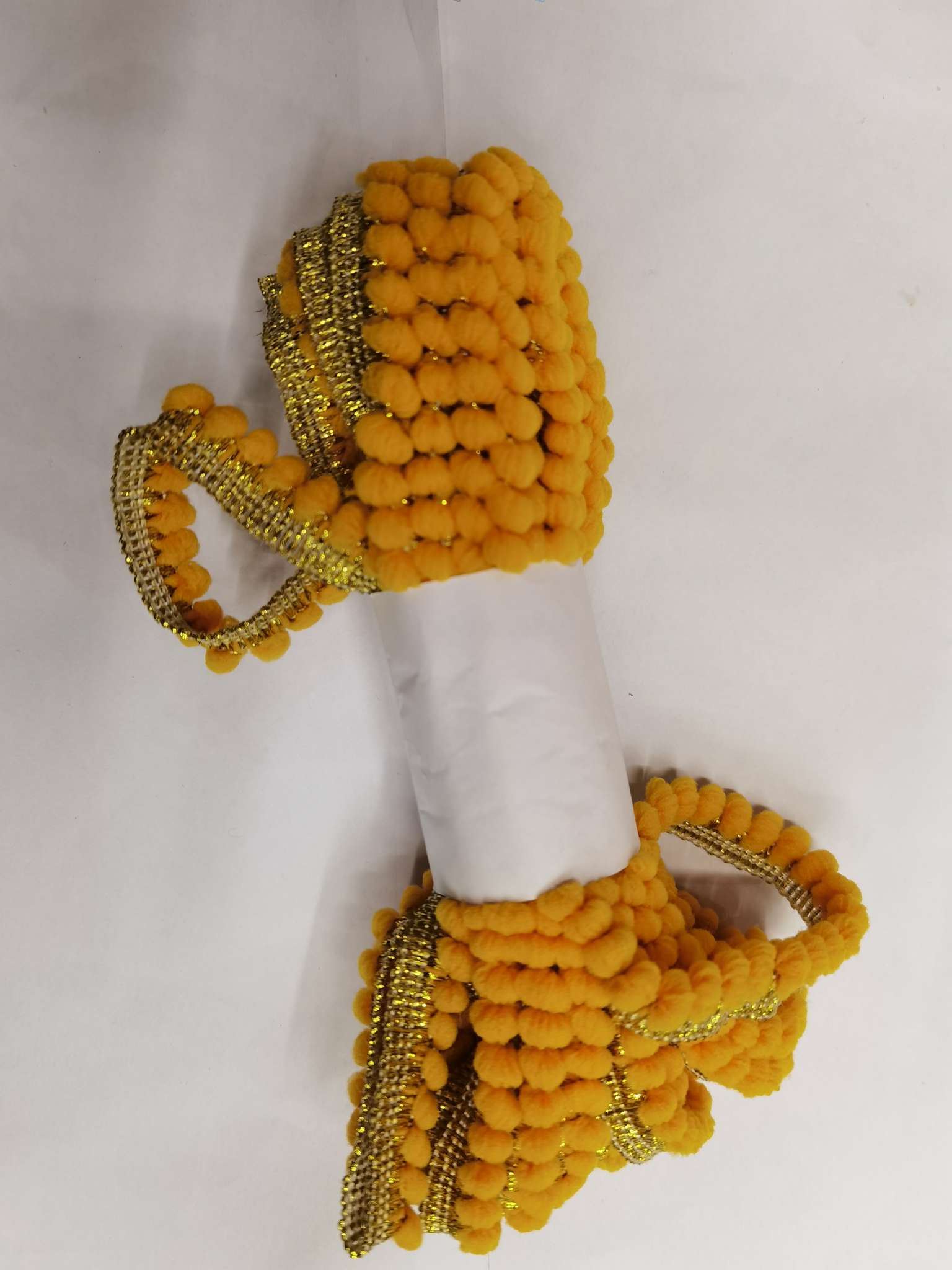 Small ball lace