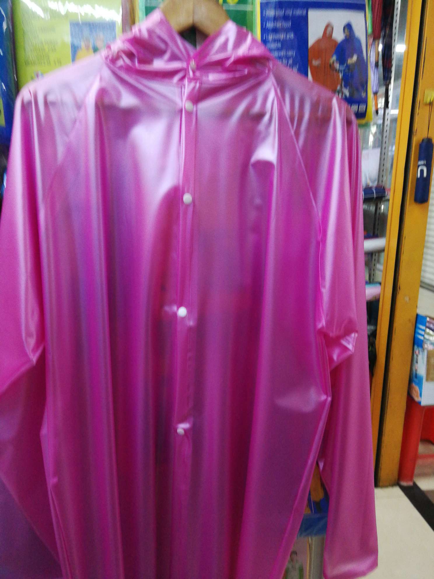 珠光膜长雨衣产品图