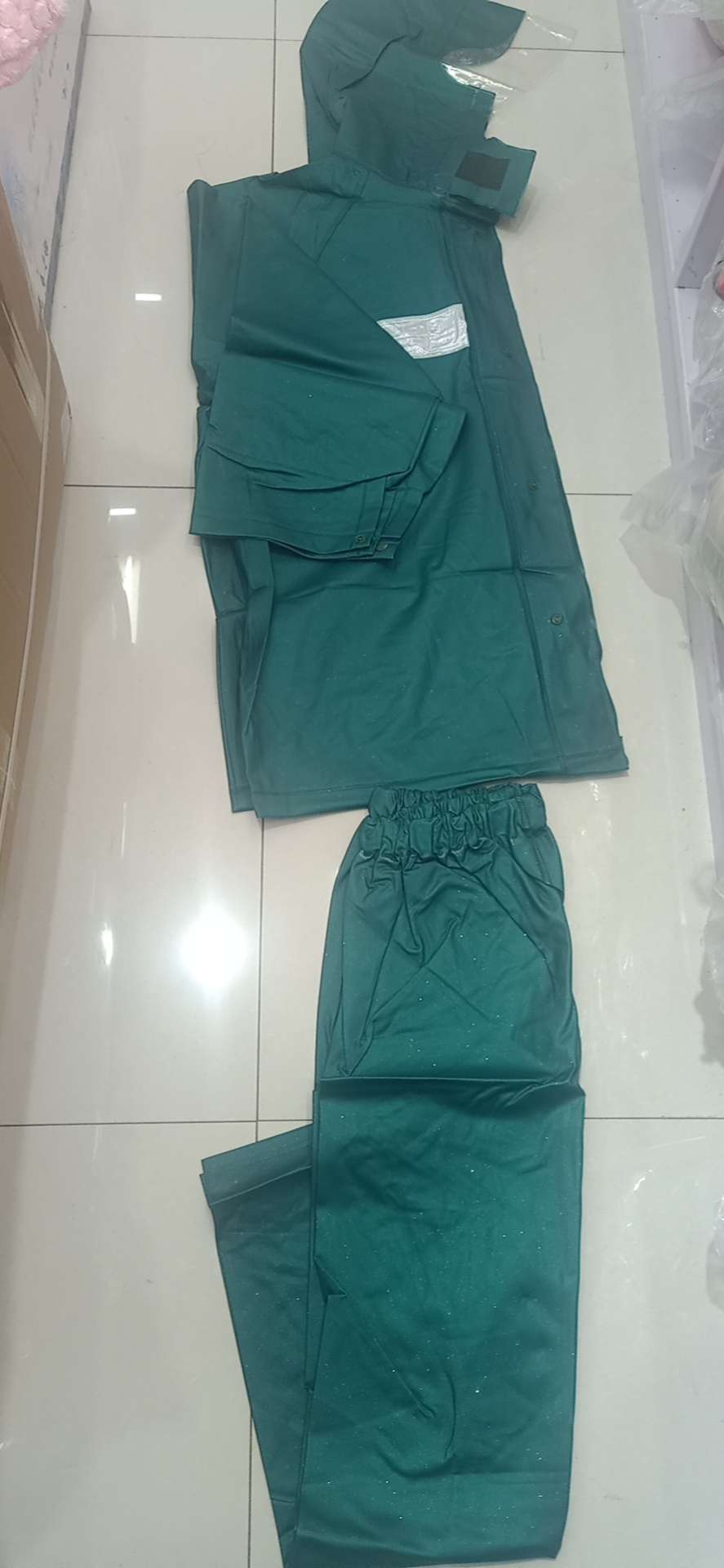 绿装服