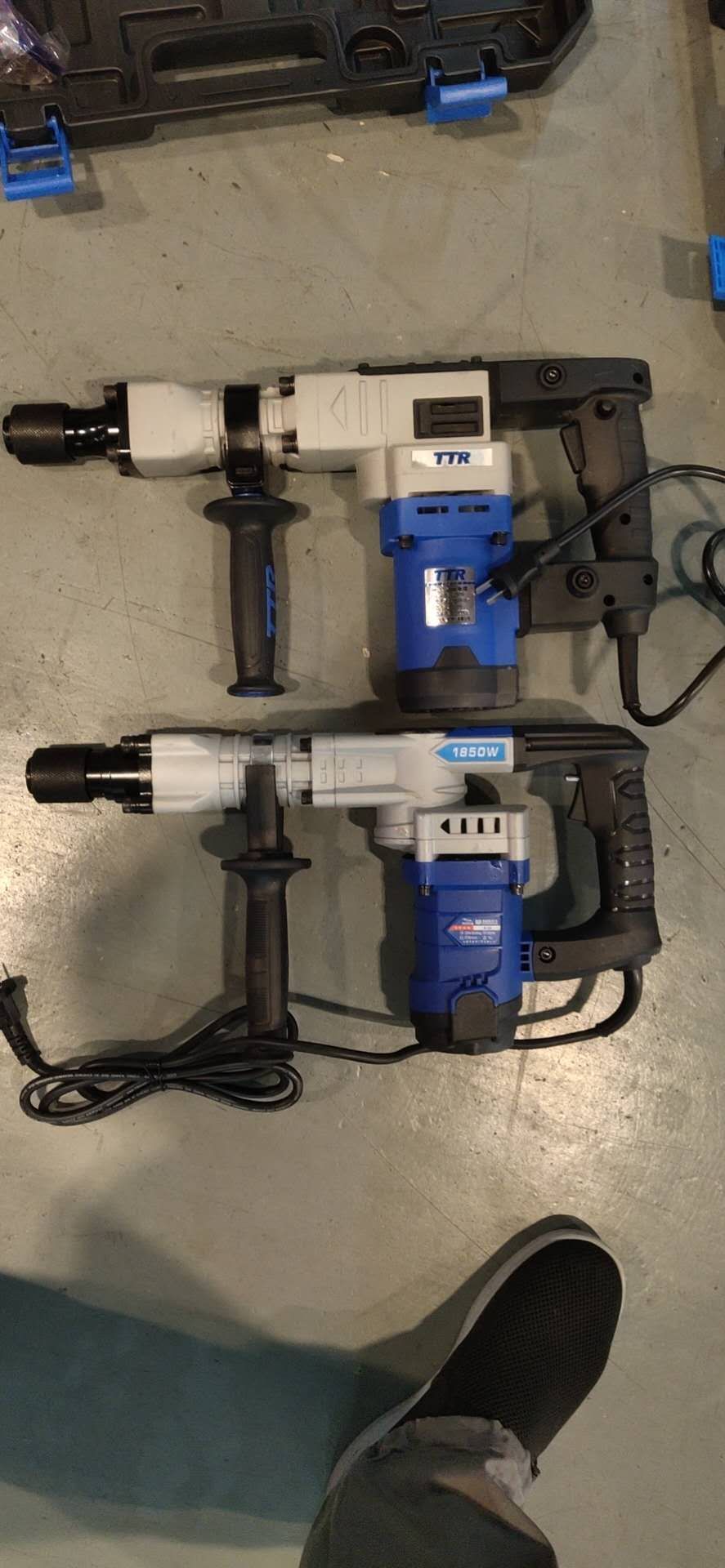 Small electric pickaxe