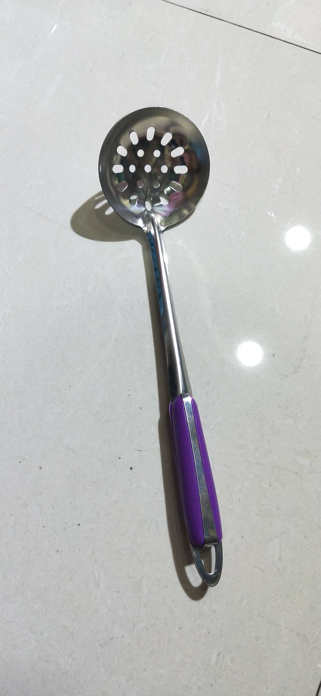 Colander for hot pot with handle