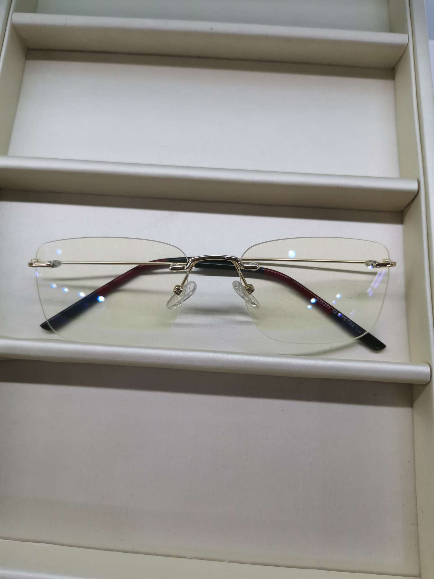 近视眼镜框，平光镜，时尚潮流，男款无框眼镜产品图