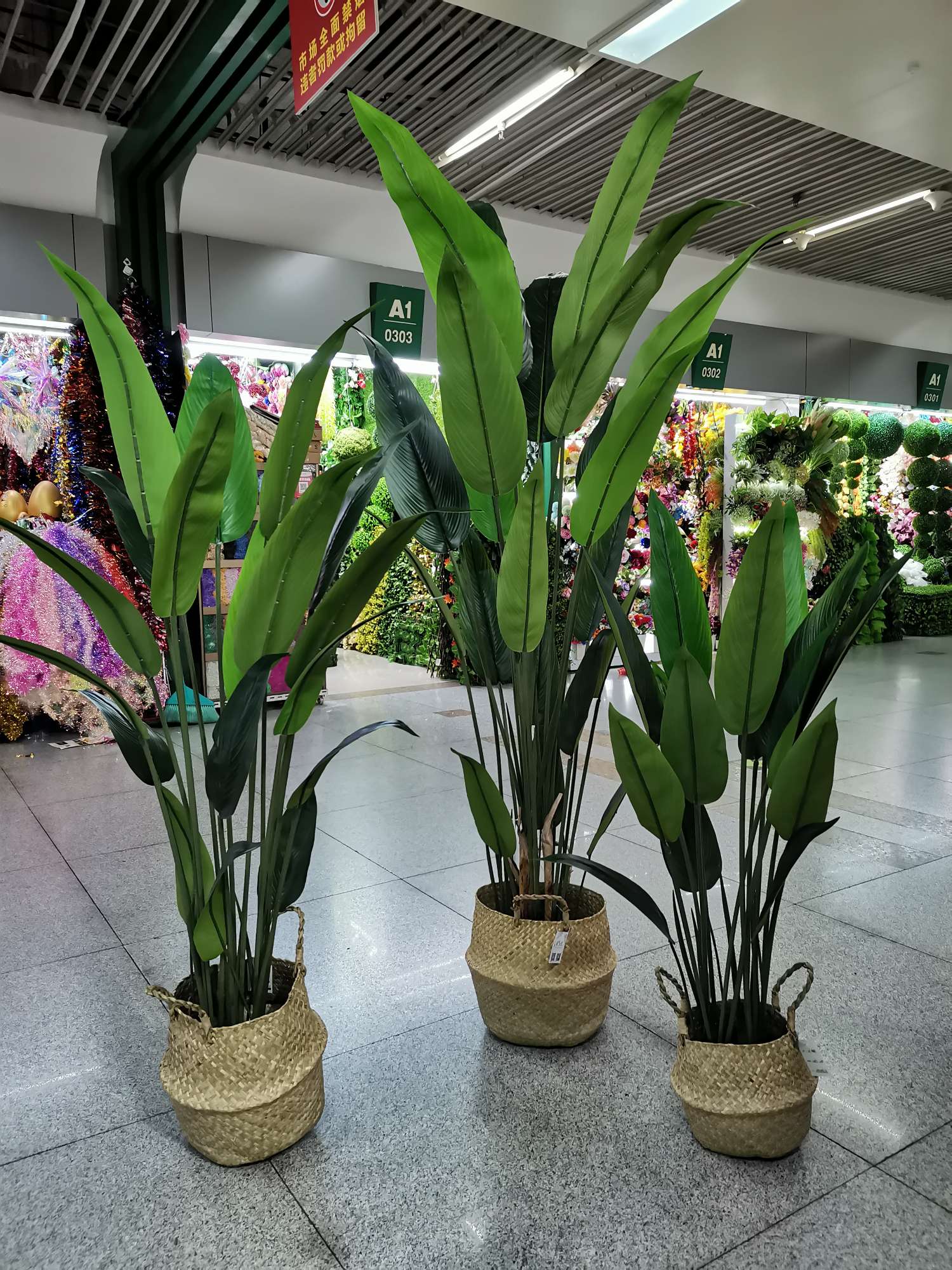 Large Nordic simulation plants, artificial bird of paradise potted plants, traveler's banana ornaments, green plants, indoor living room flowers, and turtle-back decorations