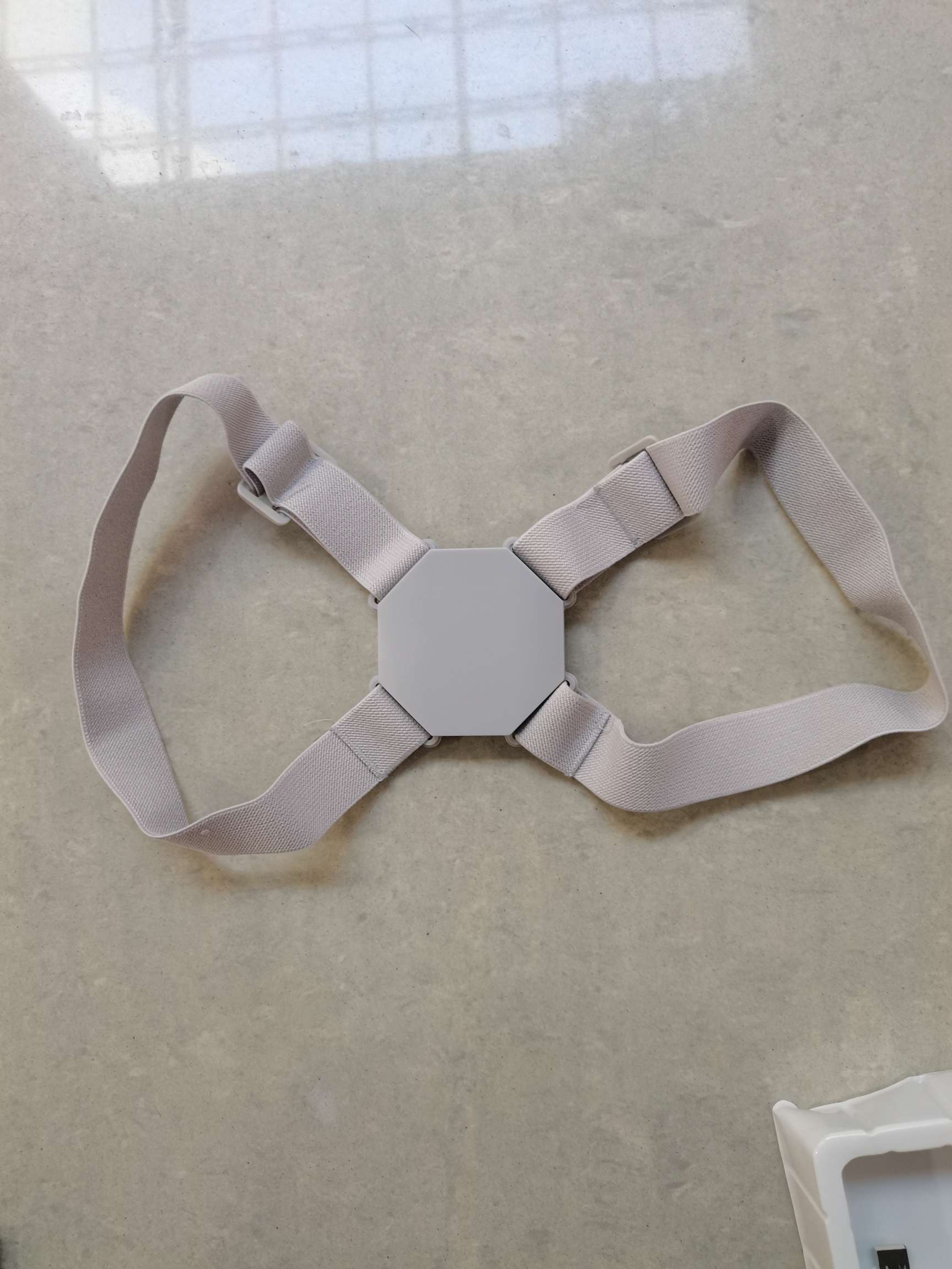 智能感应驼背矫正带圆肩含胸智能矫正器 坐姿站姿矫正 防驼背神器
