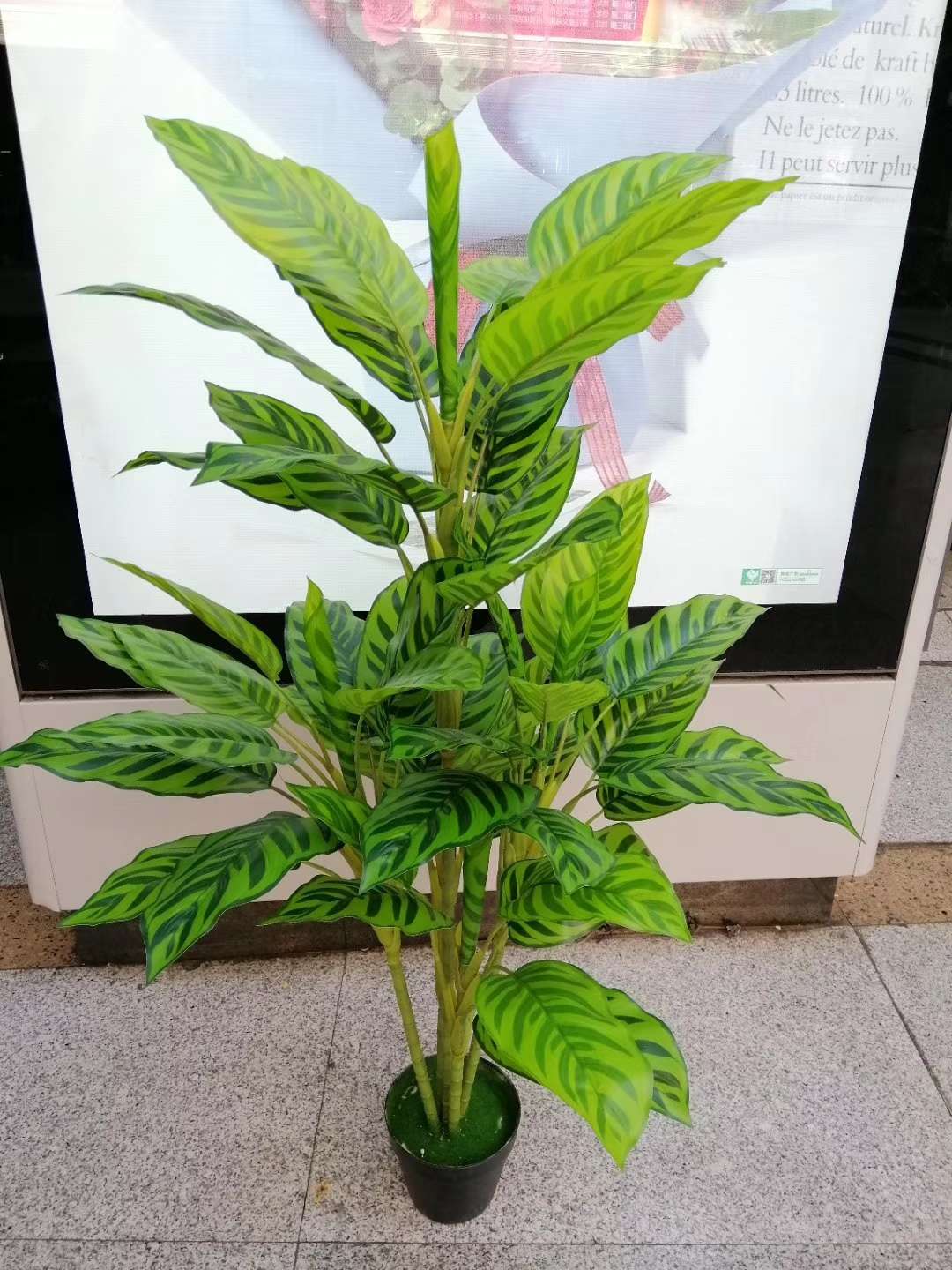 A 1.2-meter artificial tree with 5 velvet bonsai in a pot
