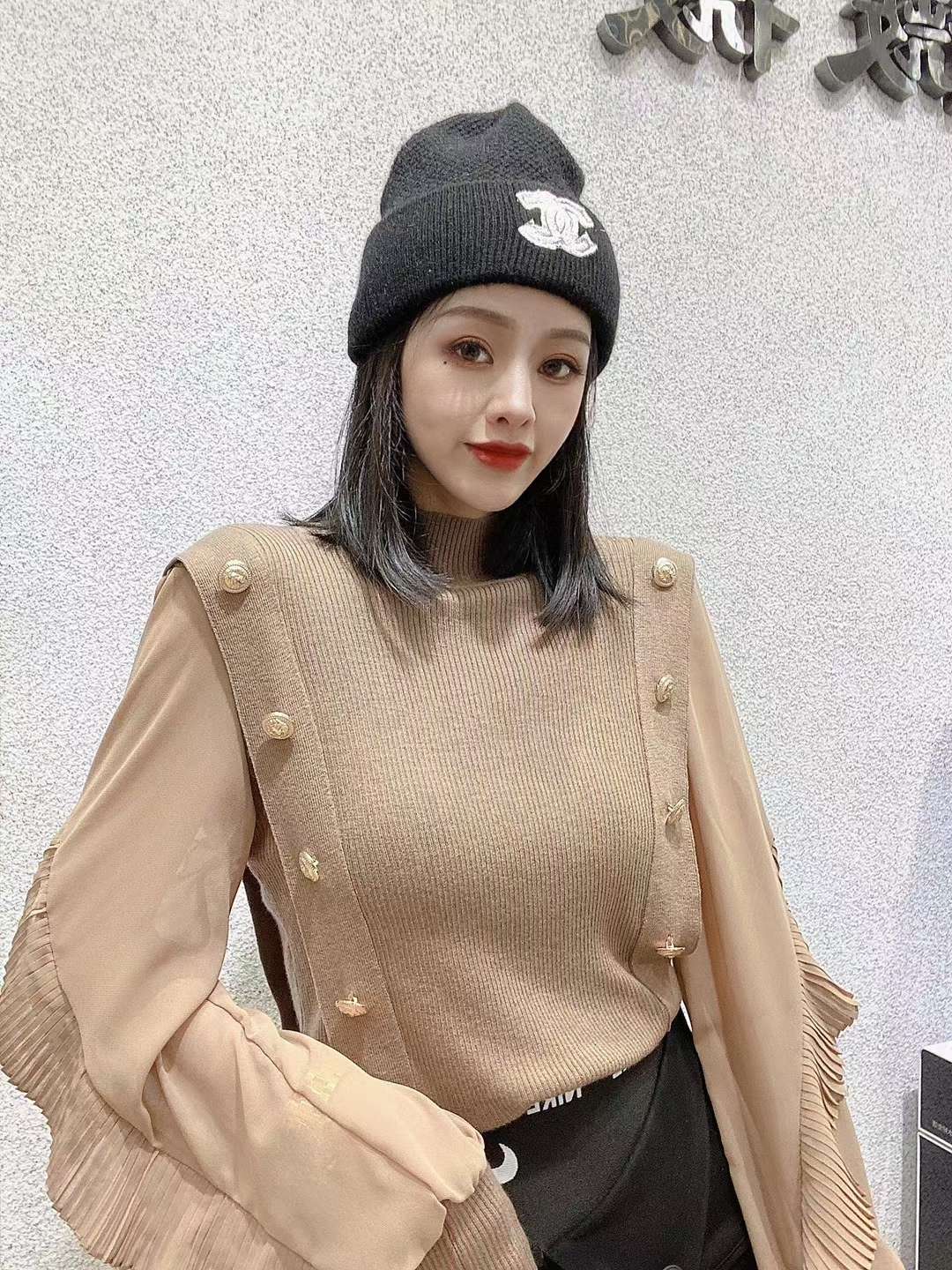 Sleeved Top details Picture