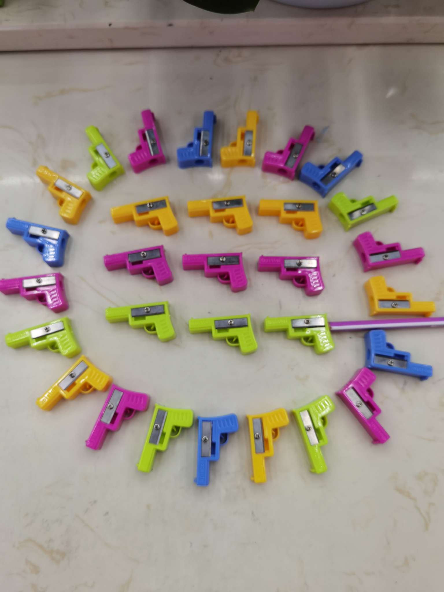 3886