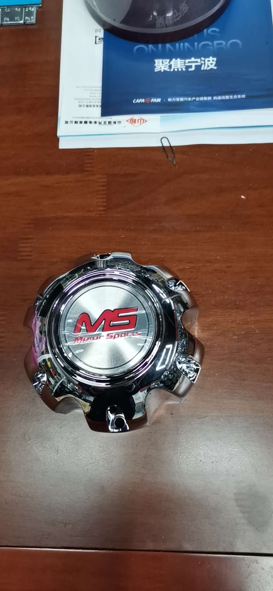 Wheel hub cover thumbnail