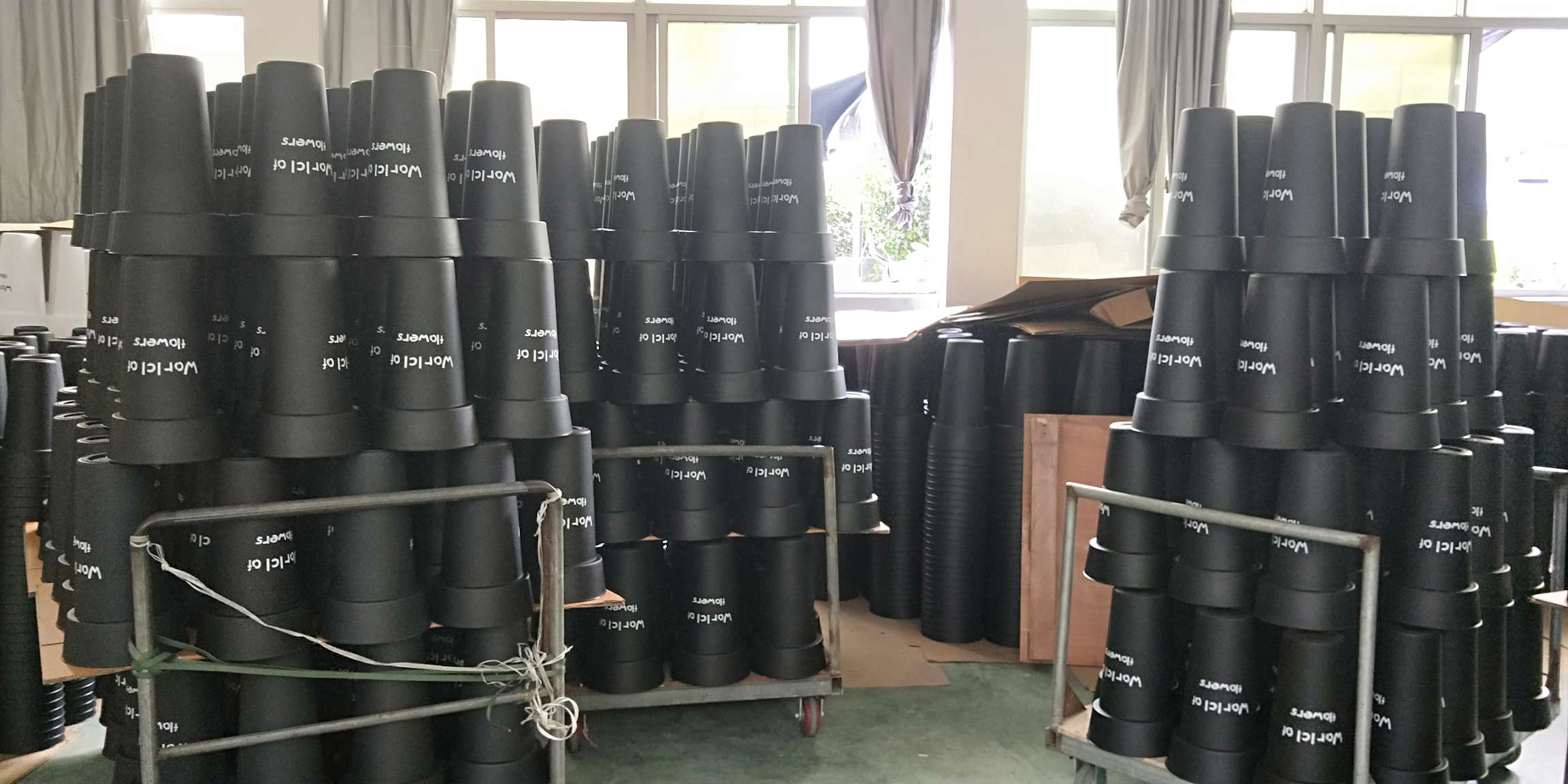 Factory Direct Sales Two-Color Pot Nursery Pot Plastic Flowerpot Quantity Large Discount Application Scenario