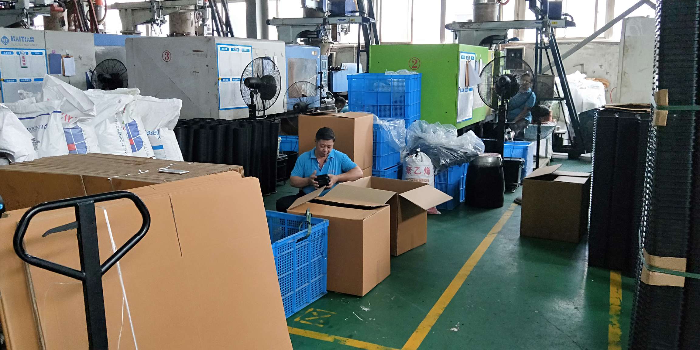 Factory Direct Sales Two-Color Pot Nursery Pot Plastic Flowerpot Quantity Large Discount Specification drawing