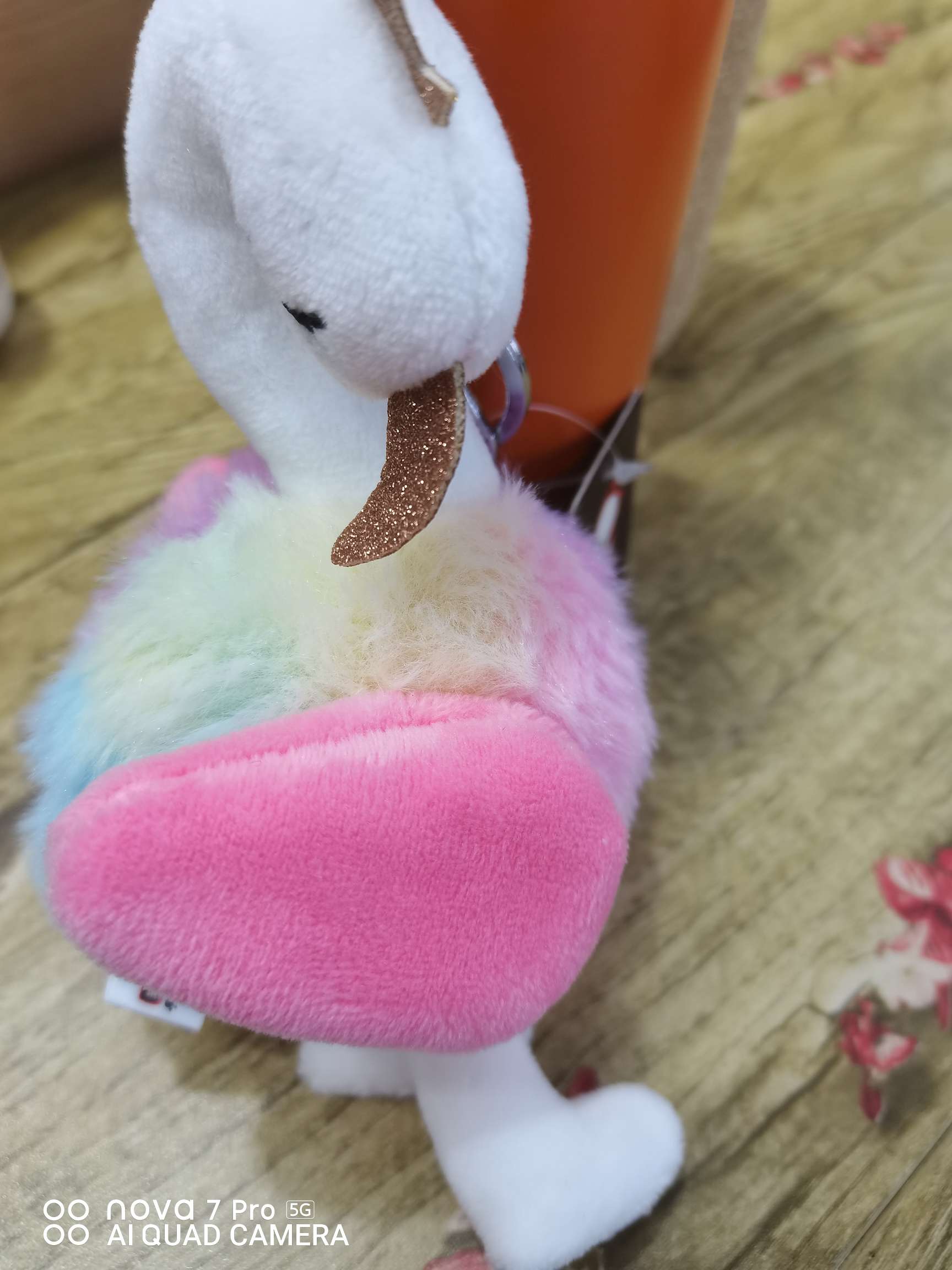 七彩毛天鹅挂件