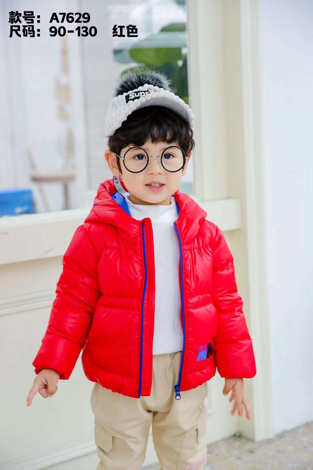 红色羽绒服产品图