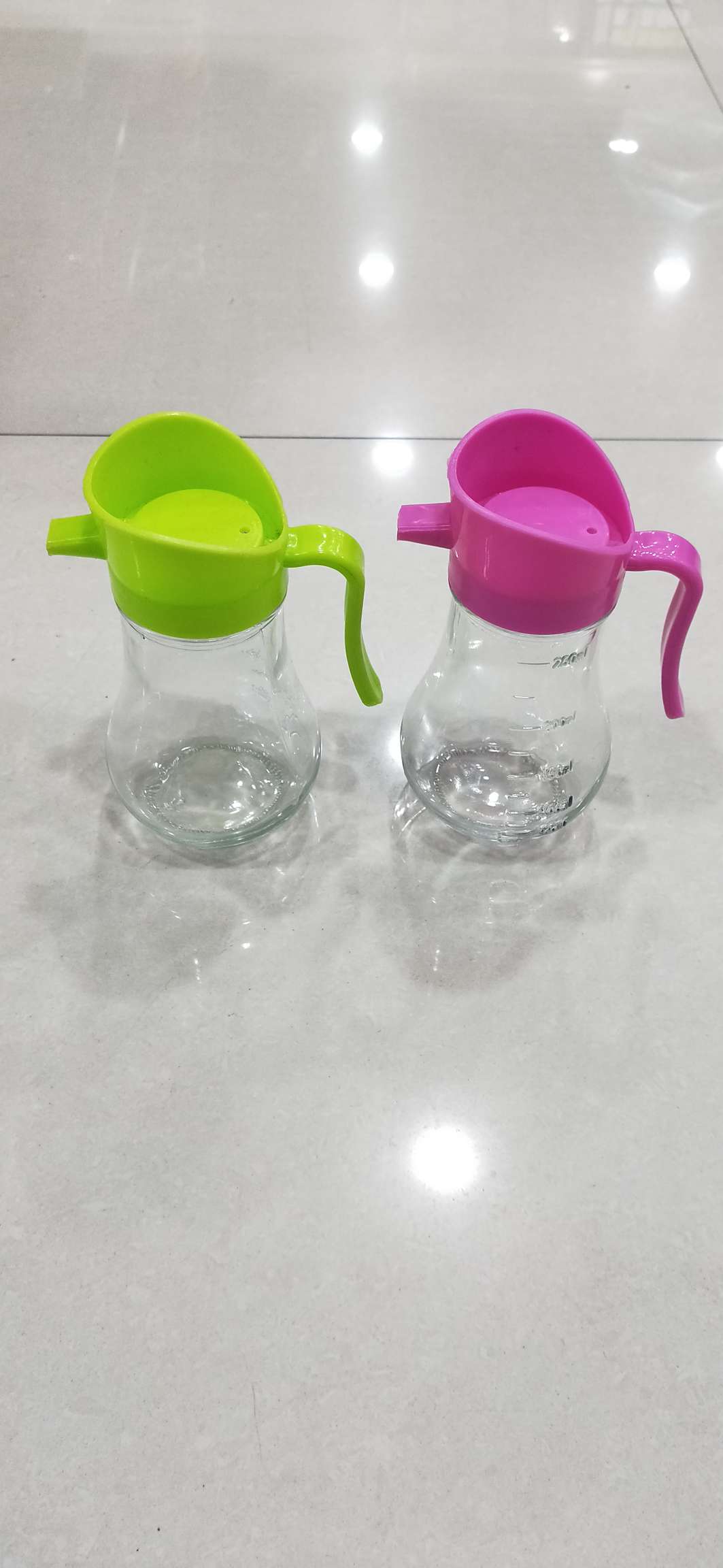 Sauce and vinegar pot