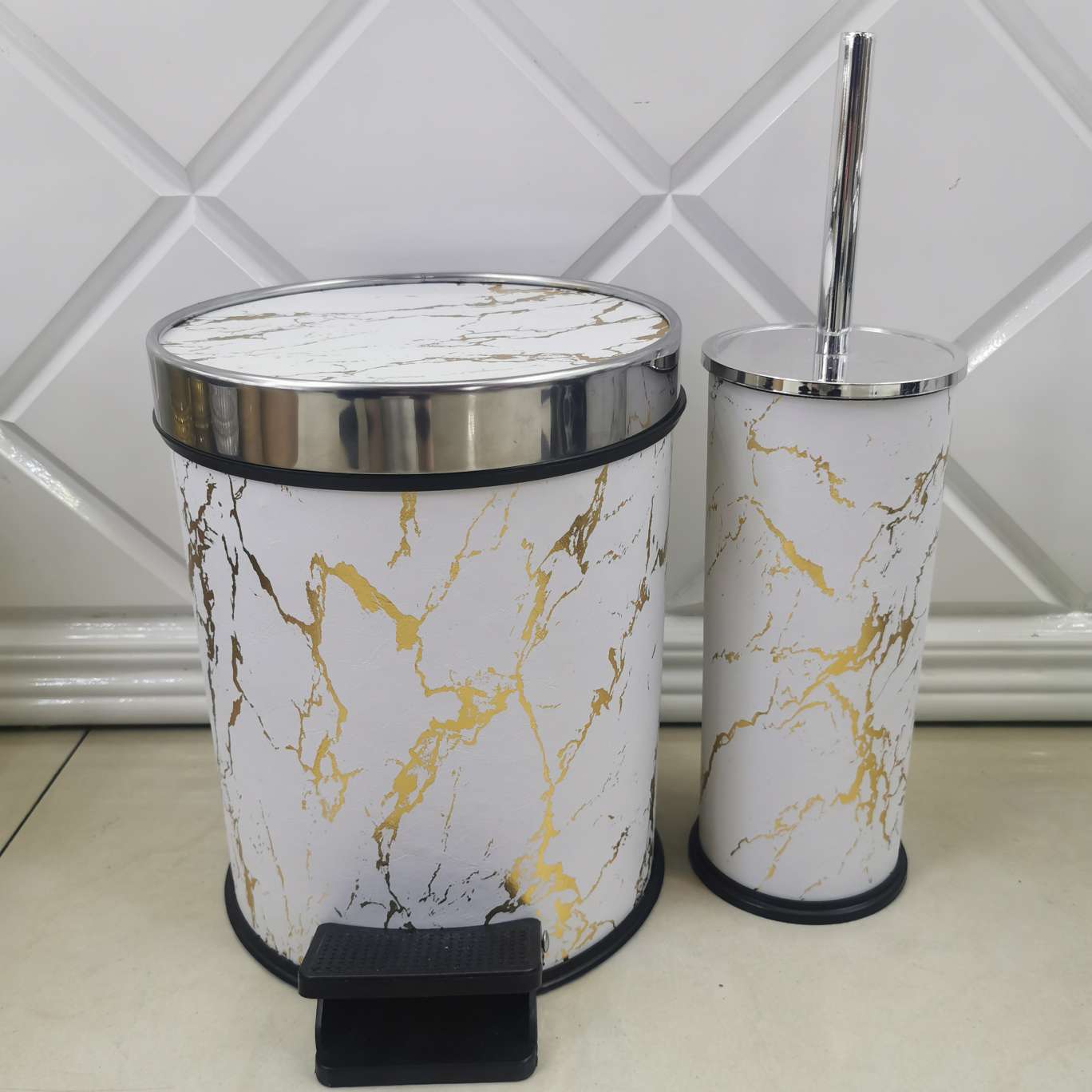 Marble-Patterned Toilet Brush Application Scenario