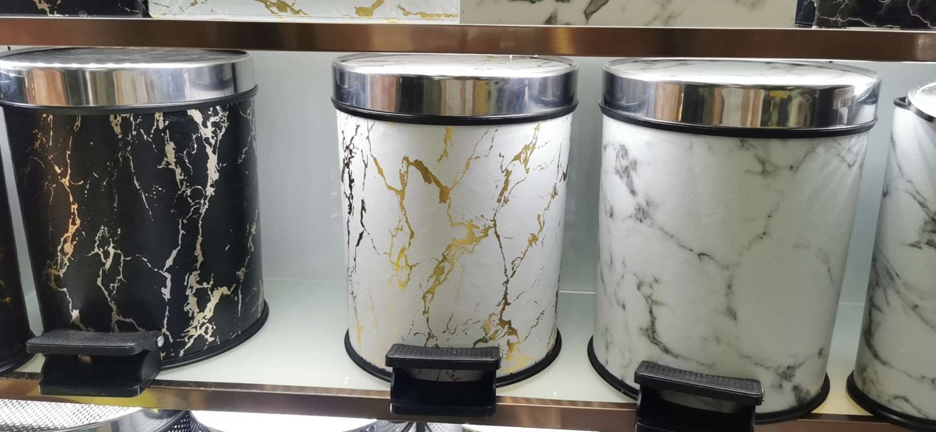Marble Indoor Pedal-Bin
5Litter
8Litter undefined