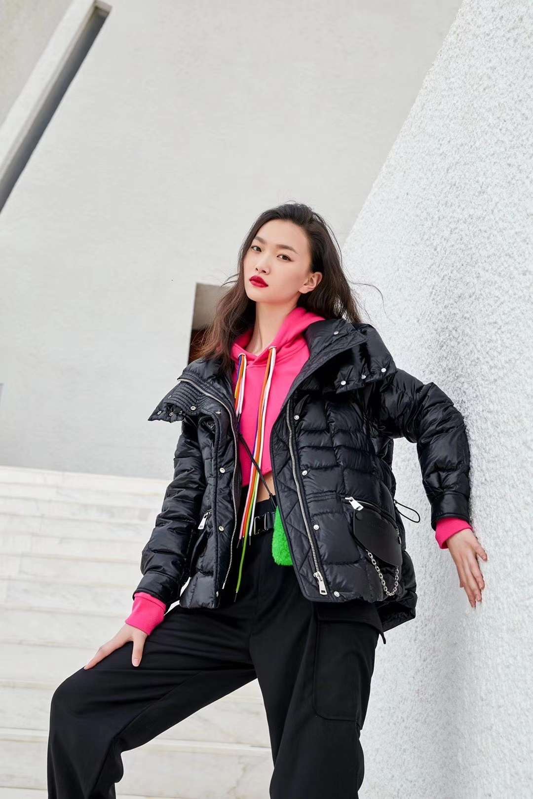 ∨十com短款羽绒服详情图2
