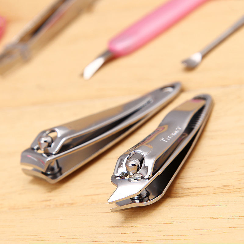 9-piece nail clipper set, nail clippers, apple-shaped nail clippers, portable household ear picks, dead skin trimming tools Application Scenario