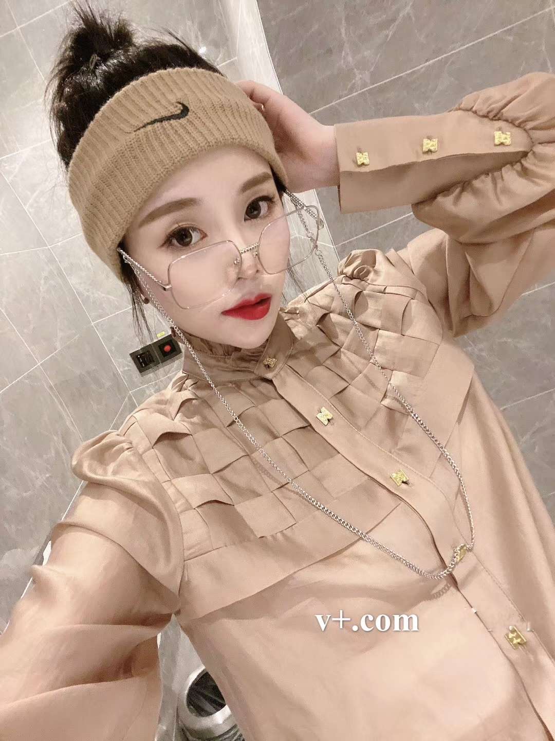 European Feminine Blouse details Picture