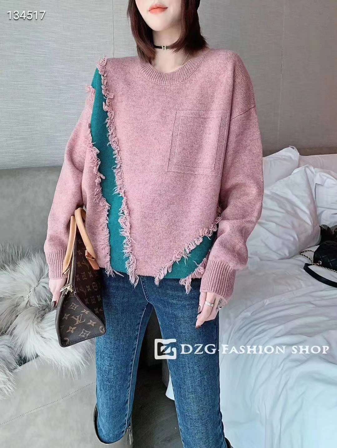 Color-Matching Sweater details Picture