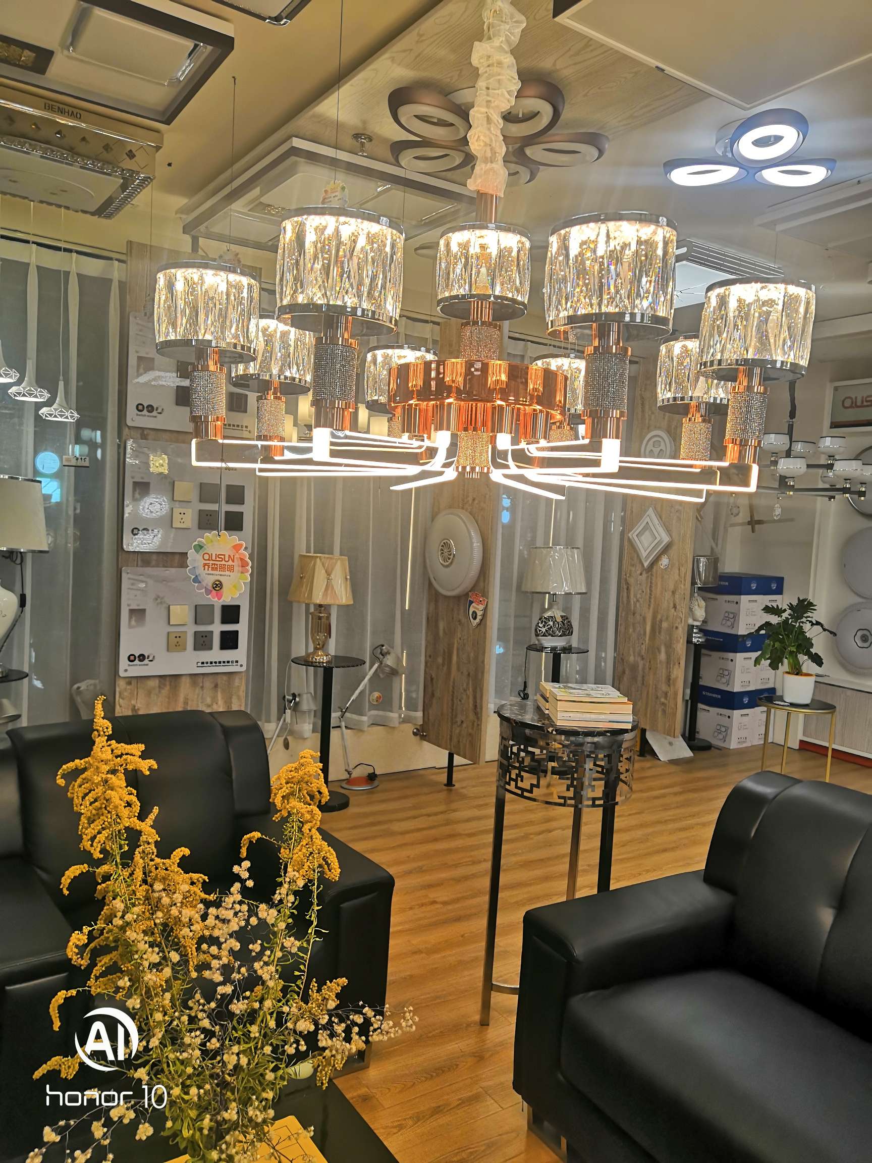 Simple European style living room and dining room fashionable crystal chandelier, light luxury chandelier, living room lamp, postmodern simplicity, internet-famous crystal lamp decoration, bedroom and dining room lighting fixtures details Picture
