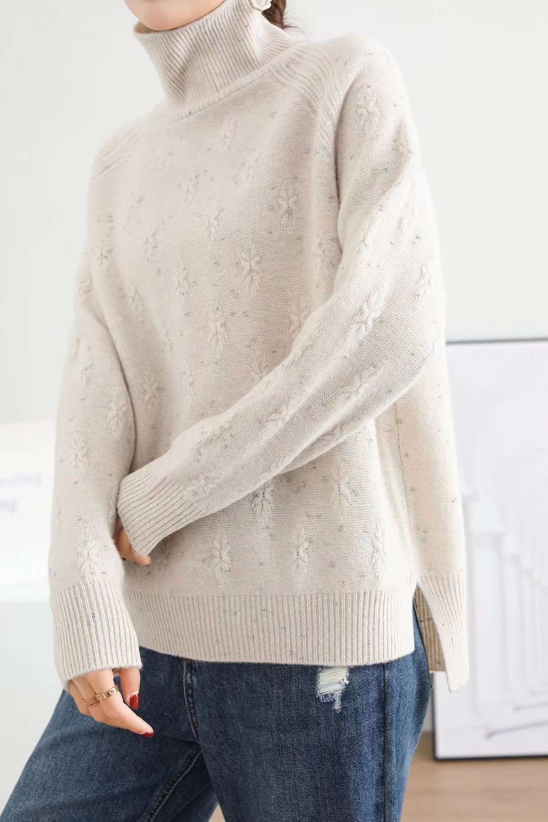 Twist Wool Sweater details Picture