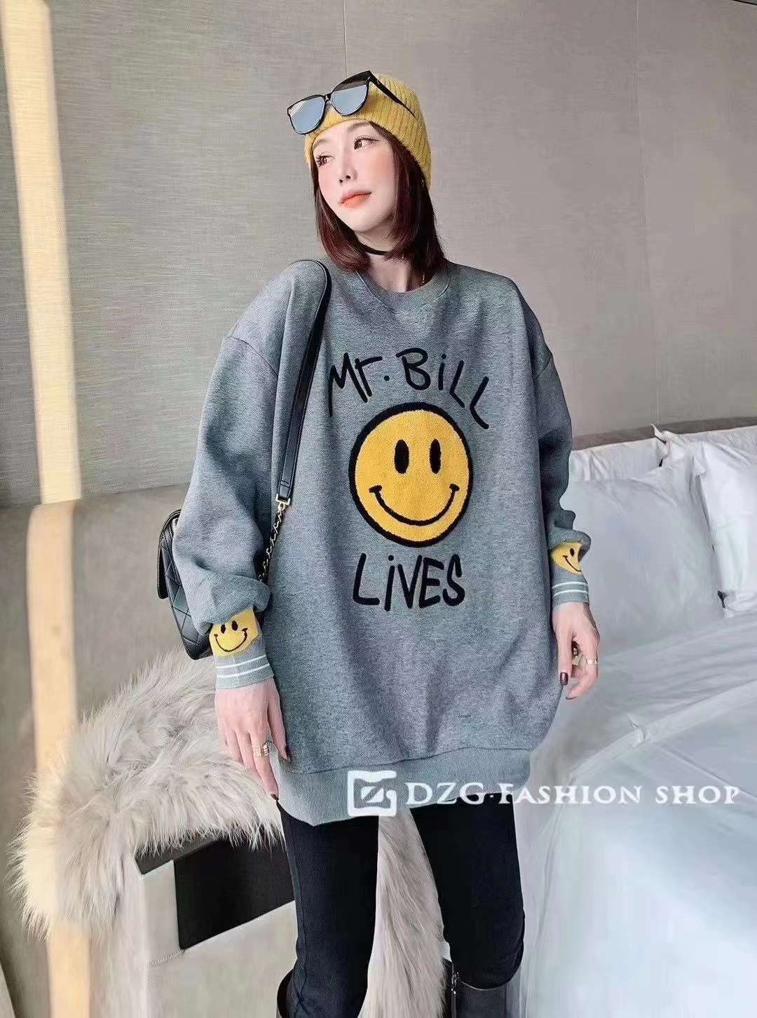Smiley Hoodie details Picture