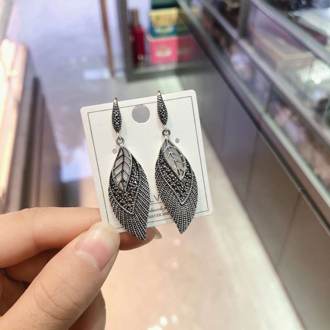 Earrings details Picture