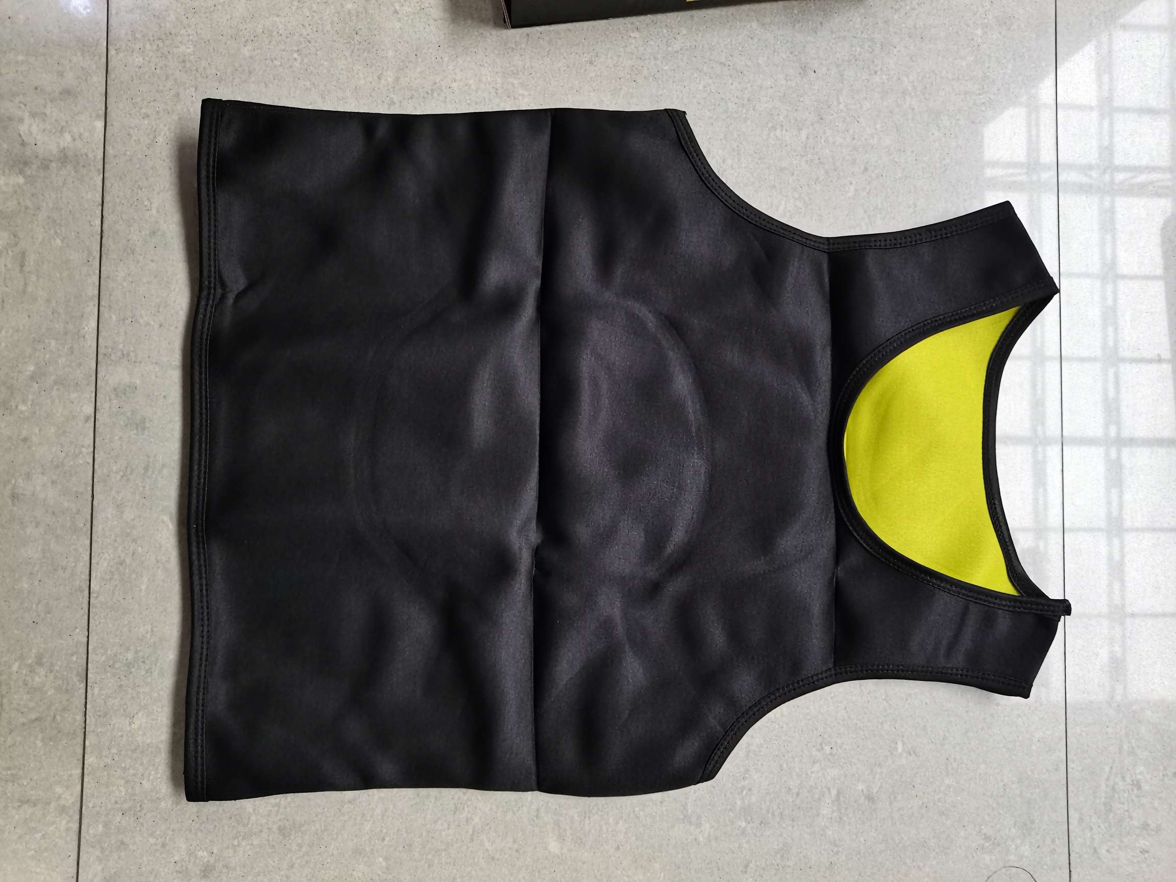 运动短袖 塑身美体上衣 瑜伽自发热白底实物图