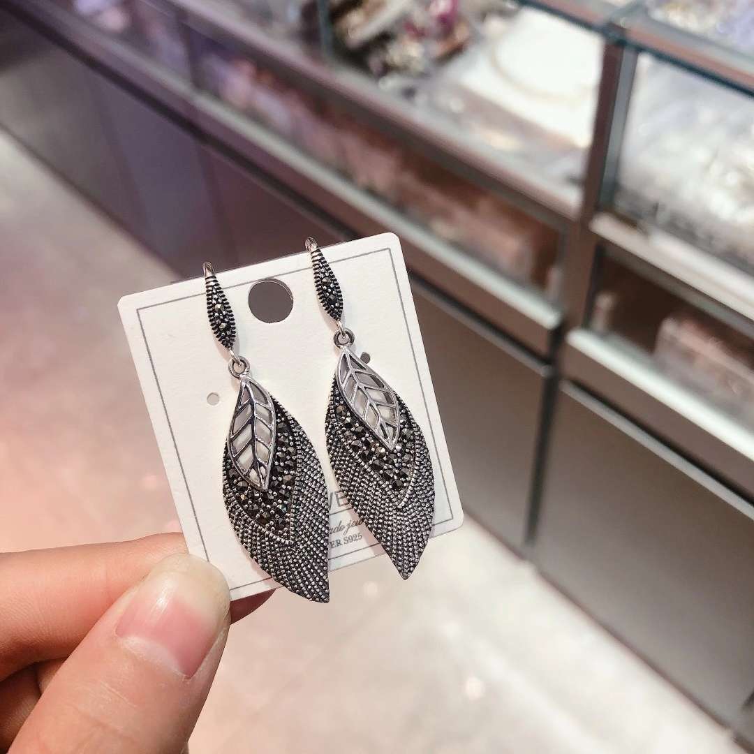Earrings details Picture