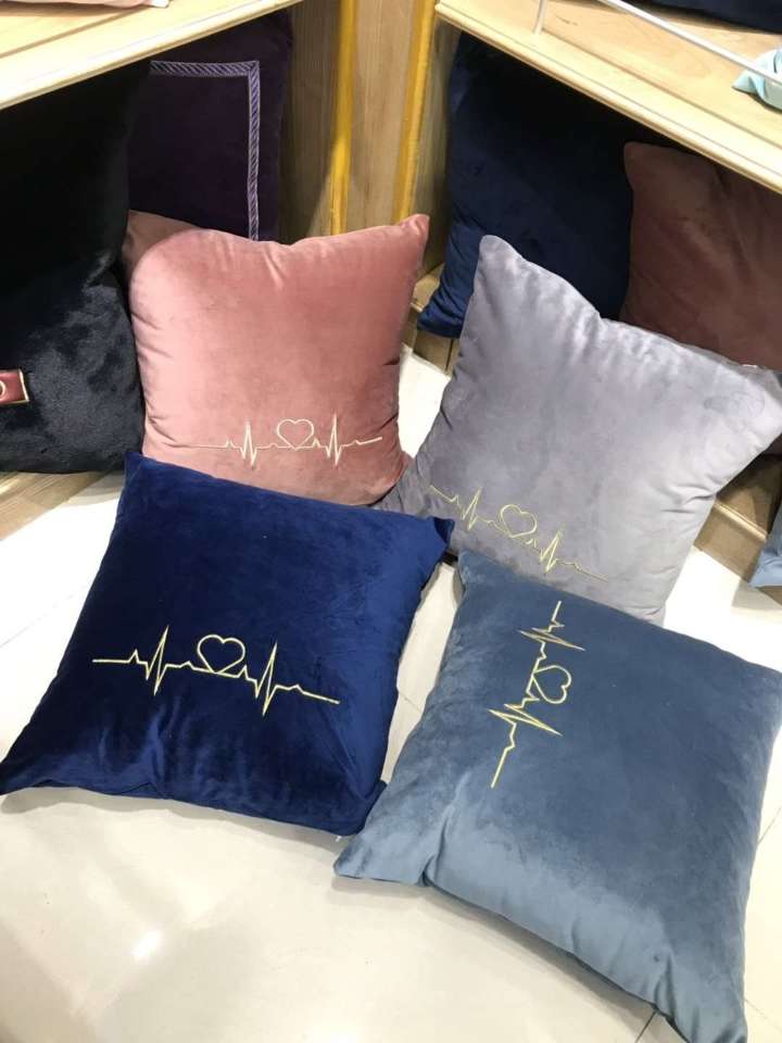 Dutch Velvet Custom Embroidered Throw Pillow Pillow Cover Cushion Cushion Cover Cushion Pillow Giveaway Promotion Throw Pillow Application Scenario