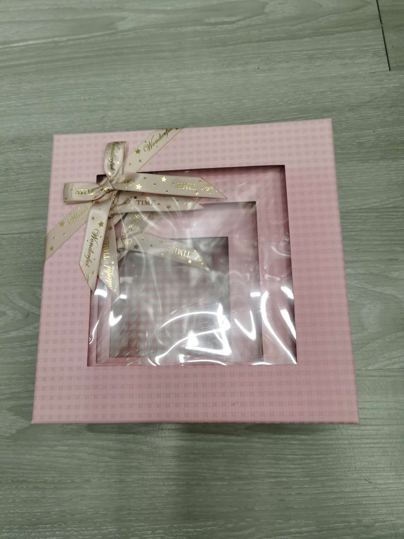Square windowed gift box Specification drawing