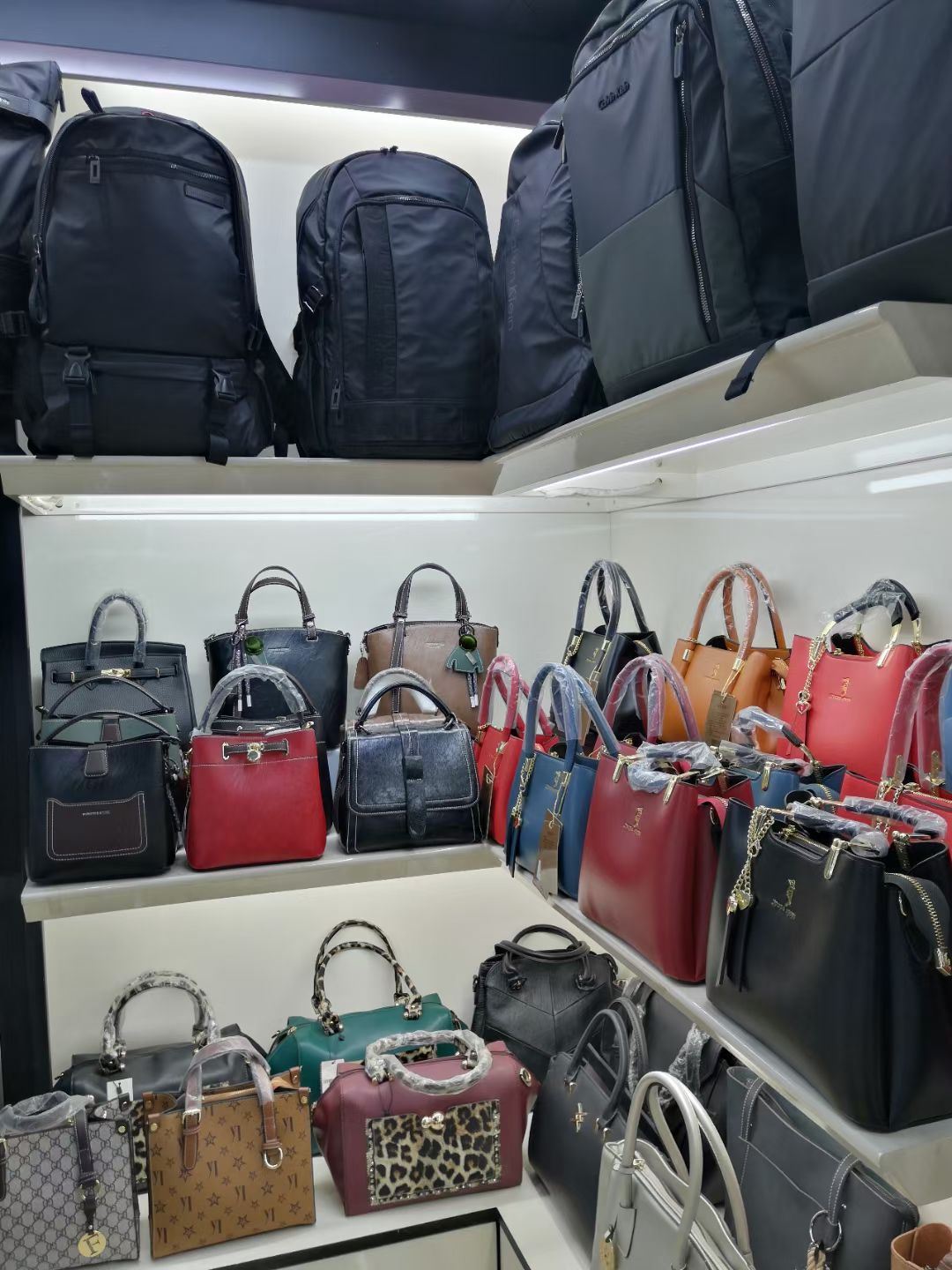 香港啄木鸟品牌女包 牛皮手提单肩斜挎女包 经典爆款详情图8
