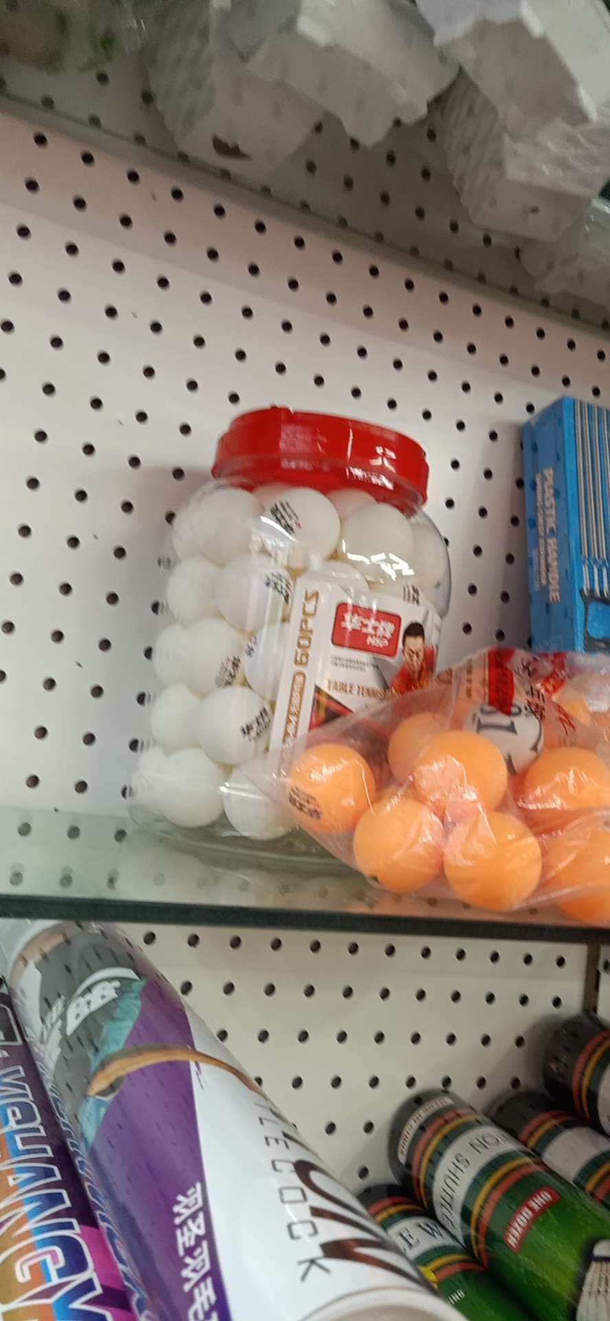 白色乒乓球
