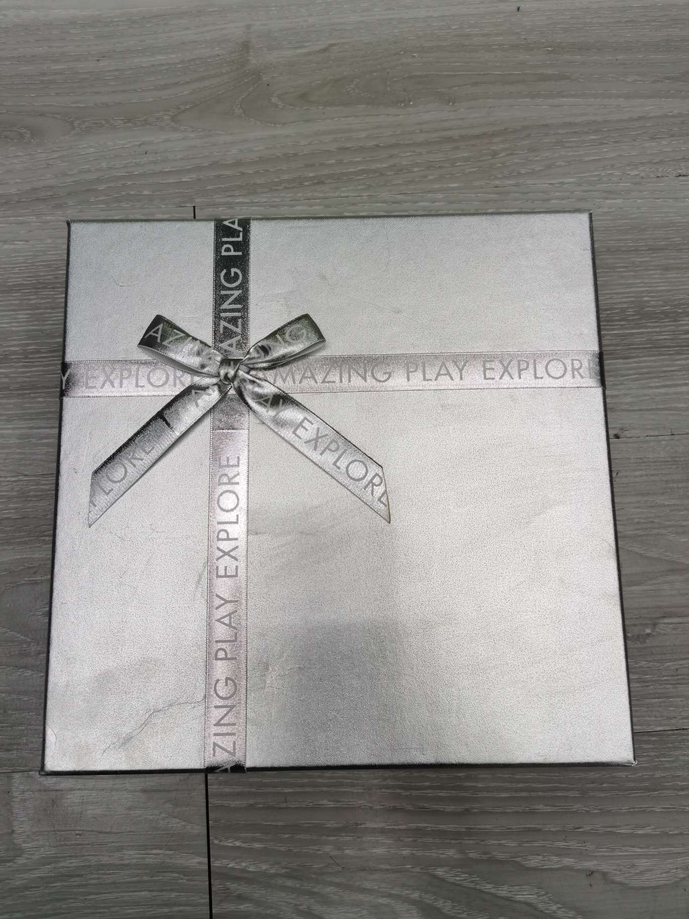 Square three-piece gift box full figure