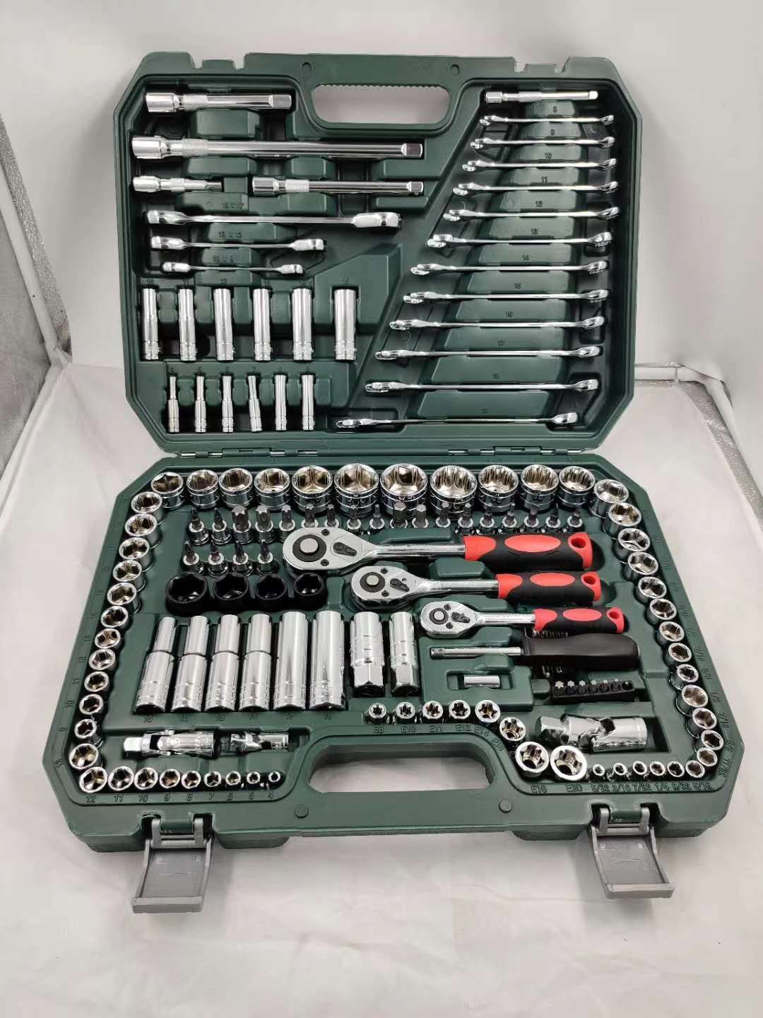 Auto repair tool Hardware tool set Auto Parts tool sleeve batch head combination tool ratchet wrench undefined