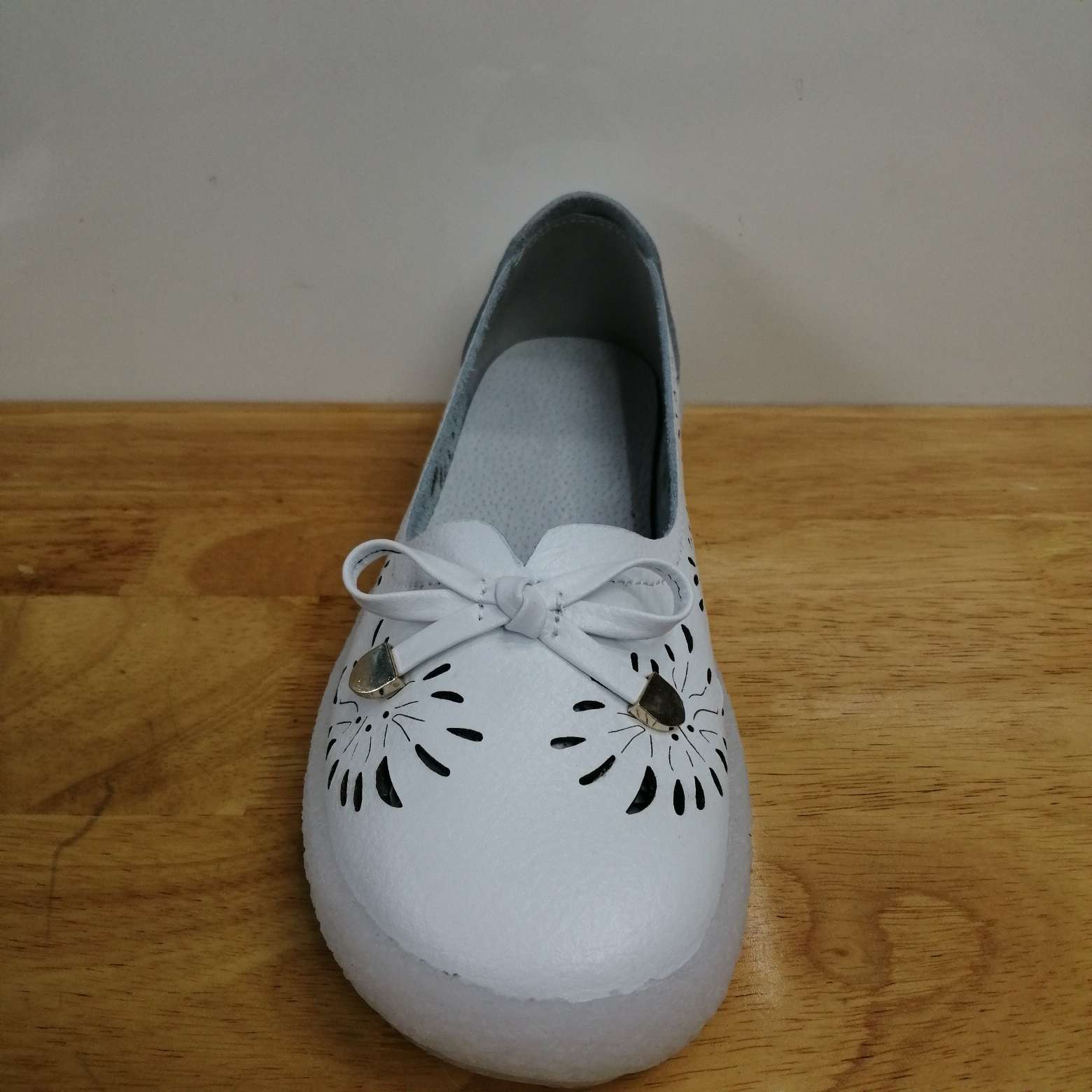 休闲平底平跟女鞋春夏新款豆豆舒适船鞋单鞋皮鞋镂空花详情图1