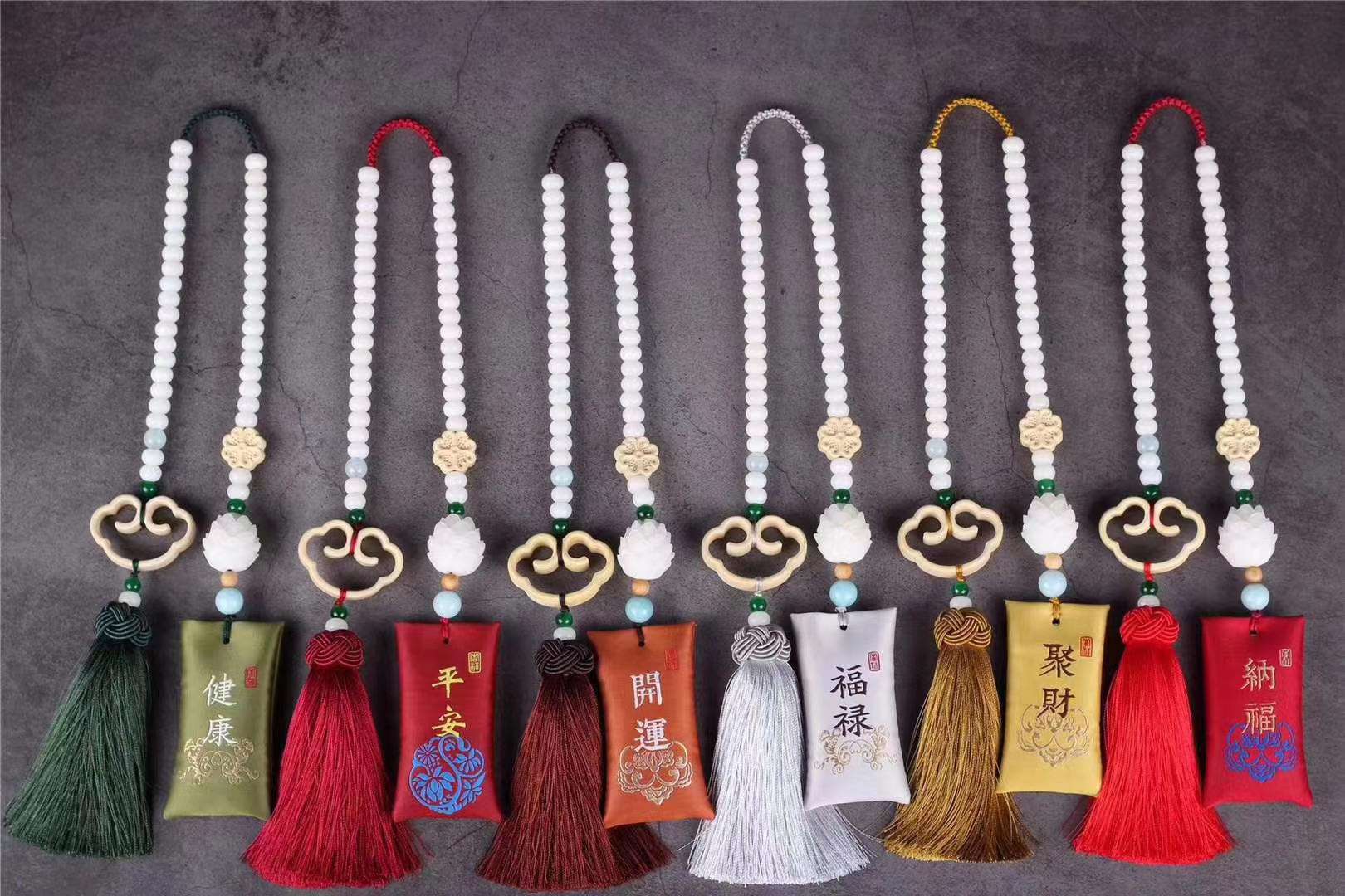 平安连连香包挂件
